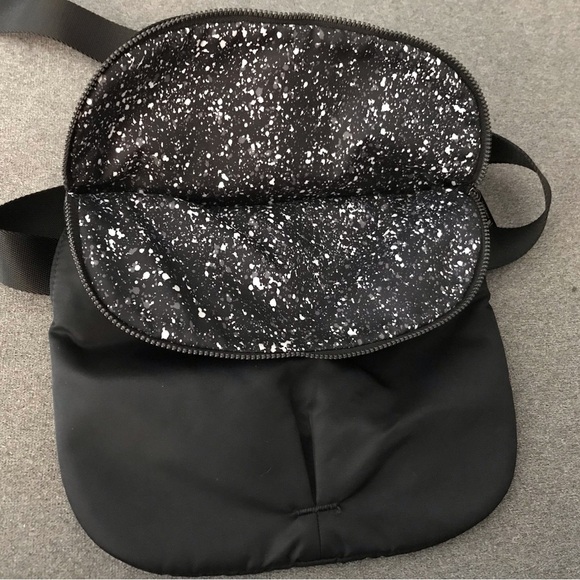 Black Lululemon Vintage Modular Crossbody Bag - early Festival model - Picture 3 of 4